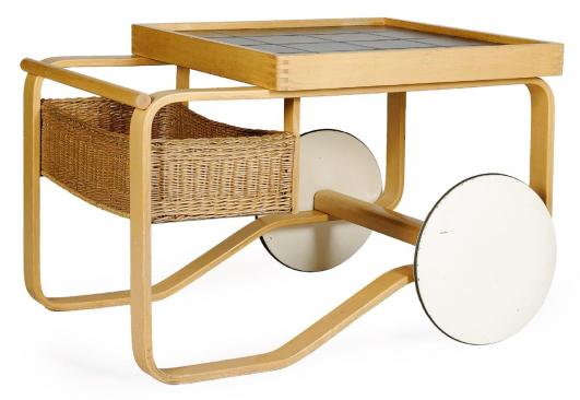 ALVAR AALTO (1898-1976) Table roulante Bouleau, céramique et osier Édition Finmar Vers 1950 H_65 cm L_80… 2,000 - 3,000 €